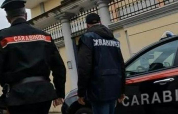 Naples, 34-year-old stabbed in the legs during the night: he is in hospital
