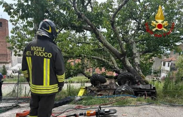 32-Year-Old Man Dies Under Overturned Tractor in Pietrasanta