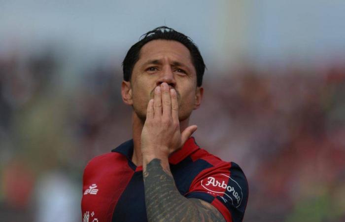 Surprise deal, Lapadula is the attacking move