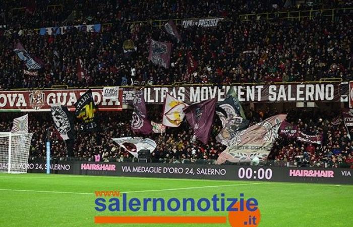 Salernitana, the ultras of the Curva Sud take to the streets for a protest march