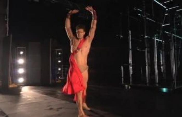 Roberto Bolle dances with fire, the spectacular rehearsals of Prometheus