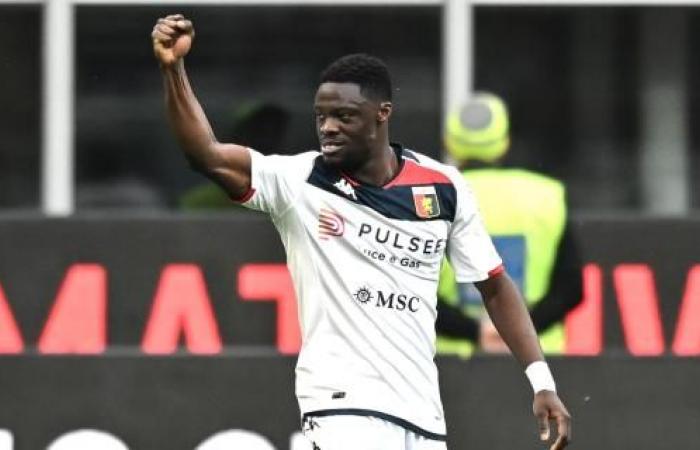 Genoa, goals and smiles: Ekuban celebrates his renewal with a day as social media manager