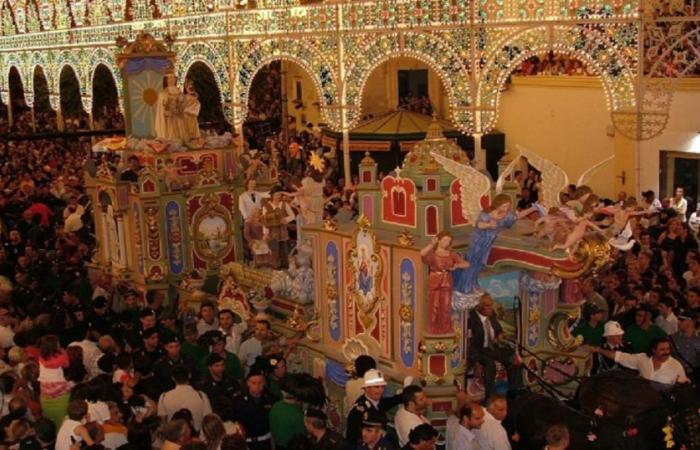 Festa della Bruna in Matera, the “stratto” of the float enchants thousands of tourists