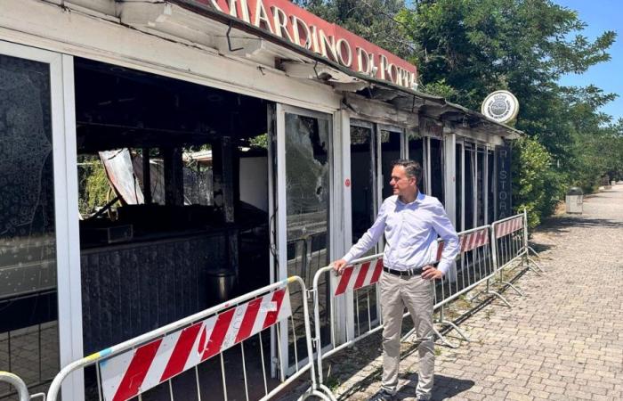 Demolition of the former Giardino di Poppa restaurant on the Pisan coast