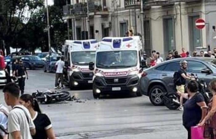 Salerno, crash on Corso Garibaldi: scooter riders thrown from their saddles
