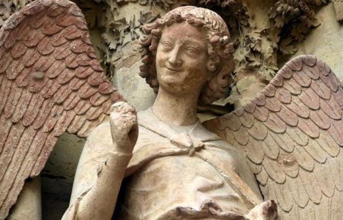 The hidden face of Reims Cathedral: The smiling angel