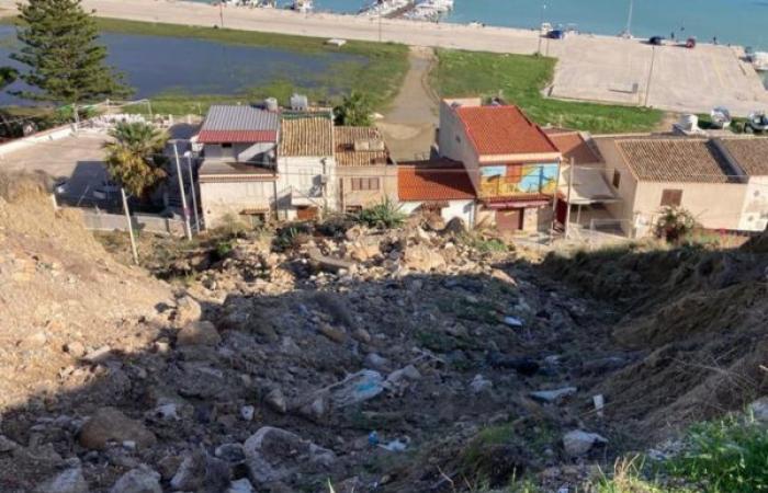 Menfi, work begins to consolidate the Porto Palo hill –