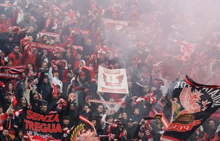 Perugia, a sit-in protest called by fans against Santopadre