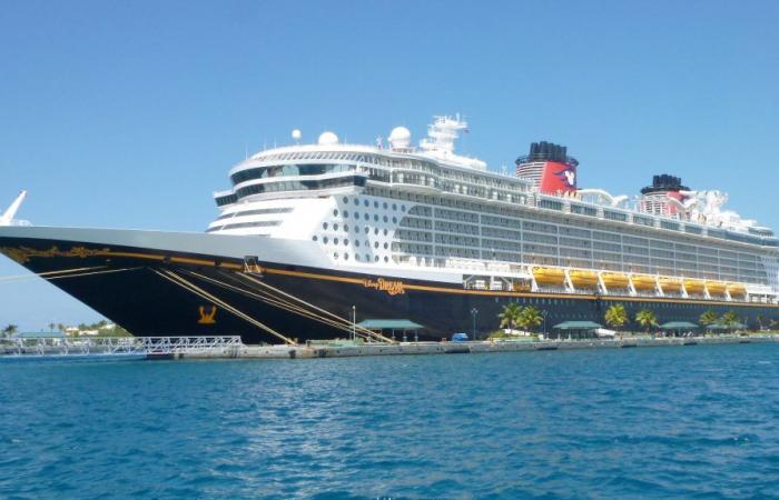 Disney Dream Cruise Ship Returns to Catania