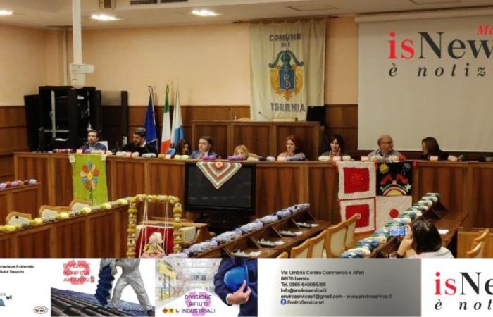 Viva Vittoria, from Agnone the knitted squares for the Isernia event – isNews