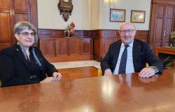 Naples Chamber of Commerce, meeting between commissioner and former president Fiola