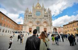 Tourism; April and May long weekends, Assoturismo Siena: high demands