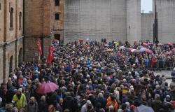 April 25th in Trieste, the Burjana collective announces the procession: “Meeting at 9 in Piazza San Giacomo”