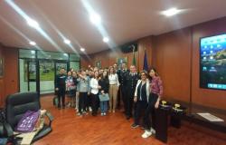 Students from Mendicino visiting the Prefecture and the Provincial Command of the Carabinieri of Cosenza