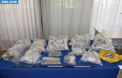 PRATO – STATE POLICE – CONTRASTING DEALING – A DEALER ARRESTED IN FLAGRANCY OF A CRIME AND 22 KILOS OF HASHISH SEIZED. – Prato Police Headquarters