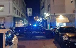 Terni, carabiniere injured while blocking a Tunisian and the police must use the taser to contain a thief