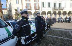 Monza, attempts a robbery in a shop: she is already wanted and is arrested