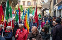 Imola celebrated April 25th in Piazza Matteotti, in the embrace of young students and partisans