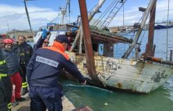 The firefighters of Teramo and San Benedetto save a fishing boat…