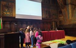 Perugia. Meeting between children and deputy mayor at the Hall of Notaries
