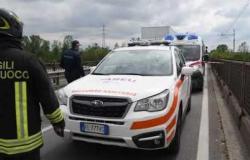 They collide head-on on the Ticino bridge in Vigevano. The drivers of the two cars were injured