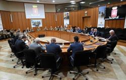 Army meeting between military leaders and unions for the protection of personnel