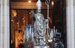 San Cataldo in Taranto, Bishop Miniero delivers the statue of the patron saint to Melucci