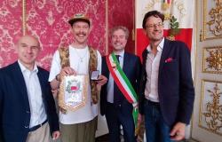 Lucca Comics & Games welcomes the Giro d’Italia, Karl Kopinski receives the city medal and meets Francesco Moser
