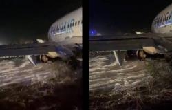 The Boeing 737 skids off the runway on takeoff and catches fire. Fear on board in Dakar