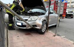 Agrigento. Sickness while driving and crashes into a road sign. Another accident on Viale Cannatello with 4 injured