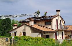 Fire in Crosara, the wooden roof of a house on fire. Firefighters at work
