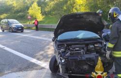 Campobasso. Head-on accident between van and car on SS17: driver injured