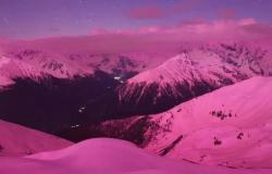 Northern Lights, even the Dolomites are tinged with pink