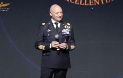 Air Force General Goretti: «There will never be artificial intelligence that will fuck a Neapolitan who fucks your radio» – The video