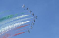 The Frecce tricolori enchant the sky of Trani: here is the show