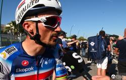 An old-fashioned Alaphilippe and the race explodes. Then Kooij passes Milan