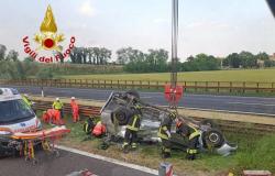 A22 Mantua, minibus hit by truck: two dead and two seriously injured
