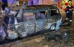 Another night of fire in Salento: three cars on fire. In Gallipoli fire in Corso Roma: a van burned