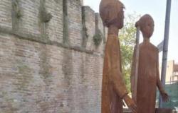 Forlì, the sculpture of the mud angels costing 47 thousand euros is contested. The victims: “Our wounds cannot be erased with a ribbon cutting”