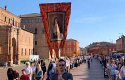 Carpi, the reparatory procession of ultra-Catholics against the “blasphemous” exhibition Gazzetta di Modena
