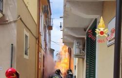 Fear in Settingiano, gas leak causes fire in town: damage to external structures of houses | Calabria7