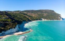 The 10 most beautiful beaches in the Marche: small bays and coves far from mass tourism