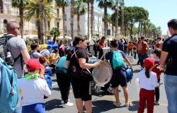 Through the streets of the center of Bari the May Procession with students including music, animation and colorful artistic creations 14 May 2024