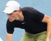 Tennis, ATP Adelaide – Jannik Sinner loses in straight sets to Sebastian Korda and a new injury: hip problems
