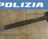 Catania, threatens passers-by with an ax in his hand: 31-year-old arrested