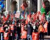 CGIL in the square in Bergamo to collect signatures for the referendum on work