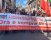 The celebrations of April 25th in Catania: first the Anpi procession (with controversy from the Democratic Party), then the party in Piazza Castello Ursino