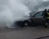 Car on fire on the Sp 44 in the Sassari area: firefighters in action | News