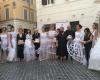 ‘Forms of Dialogue’ in the streets of Pesaro, a flash mob that combines art and craftsmanship