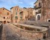 The ancient village of Sutri is the golden heart of the Tuscia Viterbese to be discovered by motorbike